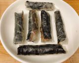 Hình bước làm 4 của món Chả giò thịt cuộn rong biển