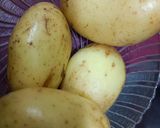 Foto del paso 1 de la receta: Merluza a la plancha, sobre cama de patatas