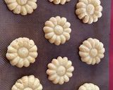 A picture of step 5 of Mango biscuits (vegan).