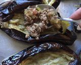 A picture of step 7 of Karniyarik (Stuffed eggplant).