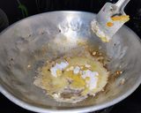 A picture of step 4 of Italian white sauce pasta.