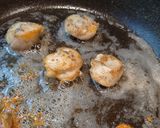 Foto del passaggio 4 della ricetta Capasanta con crema allo zafferano