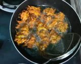 A picture of step 4 of Pyaaz pakode.