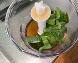 Une image de l'étape 4 de Sauce salade à l'ail des ours.