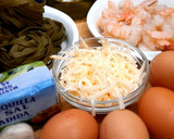 Foto del paso 1 de la receta: Tallarines de espinacas a la carbonara con gambas (Sin sal)