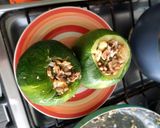Foto del paso 3 de la receta: Zapallo italiano relleno con champiñones