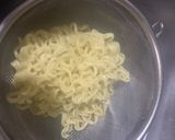 Foto langkah ke 2 dari resep Mie Sosis Lilit.