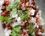 A picture of step 2 of Special Masala Papad.