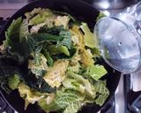 Foto del passaggio 4 della ricetta Cavolo verza in padella 🌷
