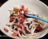 Foto del paso 4 de la receta: Merluza con Muselina de Ajo y Guarnición con Pasas al Oporto