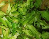Hình bước làm 1 của món Đậu rồng xào nấm