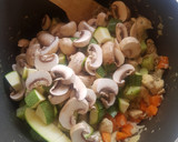 Foto del paso 4 de la receta: Pollo con verduras en jitomate