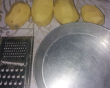 Foto del paso 1 de la receta: Pollo enharinado y tortitas de patatas