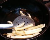 A picture of step 2 of Potato French Fries Pizza.