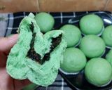 Foto langkah ke 9 dari resep Bakpao pandan ekonomis isi coklat meskipun sudah dingin tetap lembut.