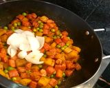 A picture of step 3 of चटपटी गाजर की सब्जी.