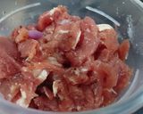 Hình bước làm 3 của món Salad cải carol trộn thịt bò
