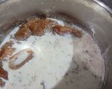 A picture of step 1 of Chickoo-chocochips icecream on white chocolate hearts.