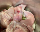 Foto del paso 3 de la receta: Cocido de pollo y verduras con pelota en olla express