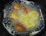 A picture of step 3 of Kaddu ke chhilke ke pakode.