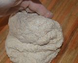 Foto del paso 2 de la receta: Bollitos de harina integral con queso y cantimpalo