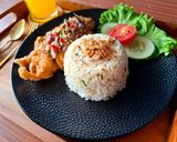 Foto langkah ke 4 dari resep Nasi Daun Jeruk dengan Ikan Dori Crispy Sambal Matah.