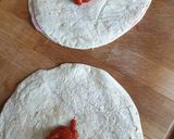 Une image de l'étape 2 de Pizza 🍕 wrap fourrée au fromage jambon 😋.