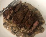Foto langkah ke 4 dari resep Steak with mushroom sauce.