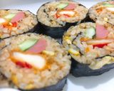 Foto langkah ke 2 dari resep Fried Rice Sushi Roll Bento Anak.