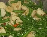 Foto langkah ke 3 dari resep Oseng bakso kacang panjang.