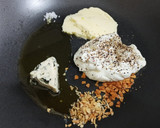 Foto del paso 2 de la receta: Papas en baño de rocquefort (Botanas para TV, 1 de 5)