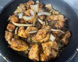 Foto langkah ke 5 dari resep Ayam Goreng Saus Mentega.