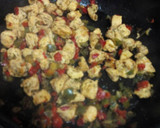 Foto del paso 7 de la receta: Tacos de pollo especiado con pimientos y guarnición