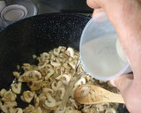 Foto del paso 2 de la receta: Risotto con ajo negro (de las Pedroñeras)