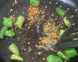 A picture of step 3 of Fried green chillies.