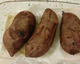 Foto del paso 2 de la receta: Contramuslos en salsa con arándanos y batata asada