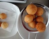 Hình bước làm 4 của món Bánh trứng cút & xúc xích chiên giòn