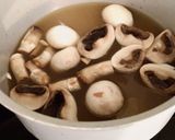 Hình bước làm 2 của món Canh Bí Ngòi Nấm Mỡ Nước Xương Gà