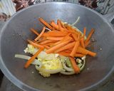 Foto langkah ke 2 dari resep Wortel Orak-arik.