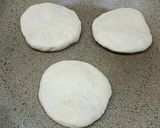 Foto langkah ke 6 dari resep Roti Arab "Khubz" isi Keju Pakai Teflon.