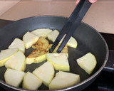 Foto del paso 3 de la receta: Merluza al horno con ajo negro