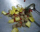 Foto langkah ke 2 dari resep Tumis Bakso Tahu.