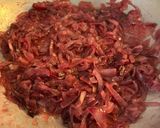 Foto del passaggio 1 della ricetta Cipolle caramellate rosa