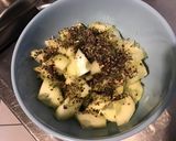 Une image de l'étape 3 de Salade de tomates au concombre Noa mariné algues et huile de pépins de courge.