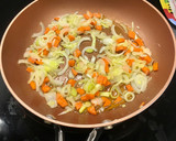 Foto del paso 4 de la receta: Albóndigas de merluza y gambones con salsa ligera de verduras y jengibre