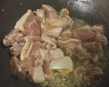 รูปขั้นตอนการทำที่ 1 ของ ไก่ผัดขิง