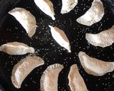 Foto del paso 3 de la receta: Empanaditas de copetin #quesoycebolla