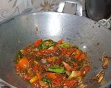 Foto langkah ke 2 dari resep Oseng klotok asin pedas.