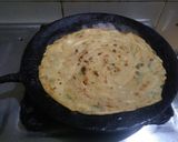 A picture of step 8 of Mix veg curry and garlic lachchha paratha.