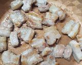 รูปขั้นตอนการทำที่ 1 ของ หมูคั่วพริกกะปิ